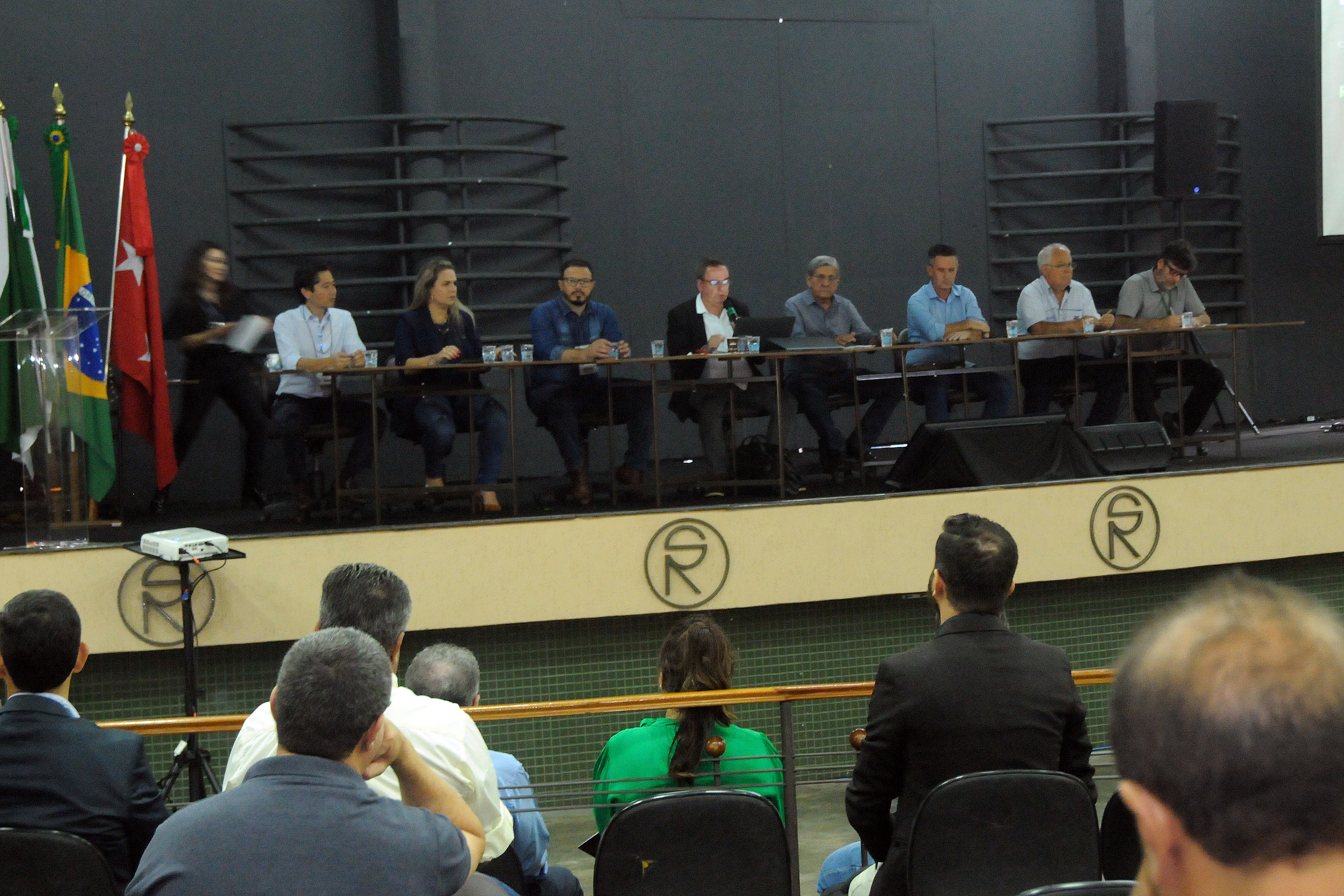 Câmara de Vereadores debate na ExpoLondrina soluções para recuperação de estradas rurais