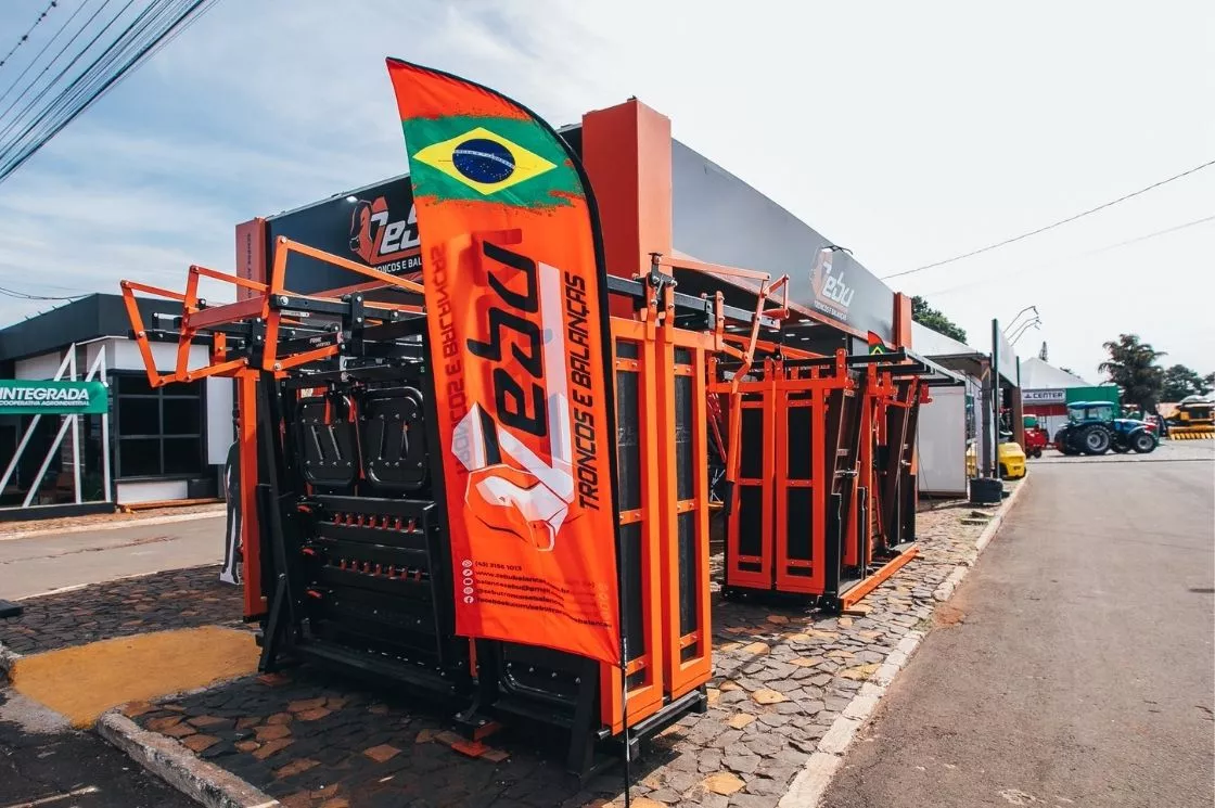 Expositor de equipamentos na feira